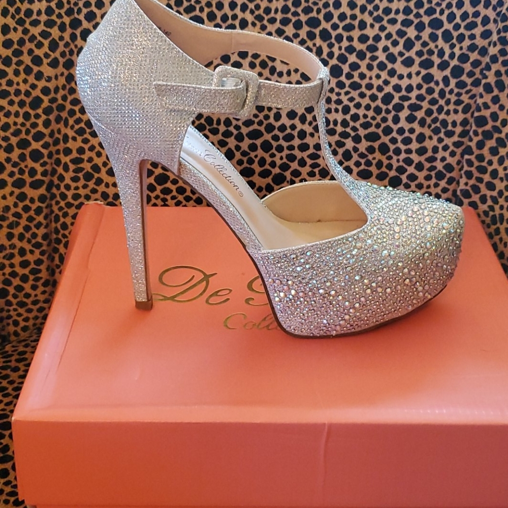 SPARKLY RHINESTONE PUMPS